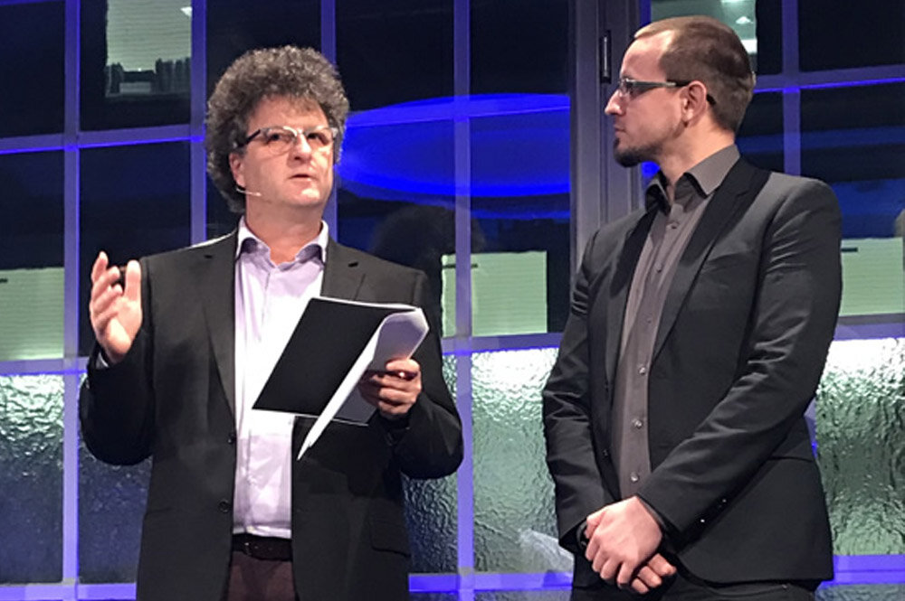 Coen Kaat (r) hier mit Frank Hänecke (l) von der SFJ-Award-Jury.