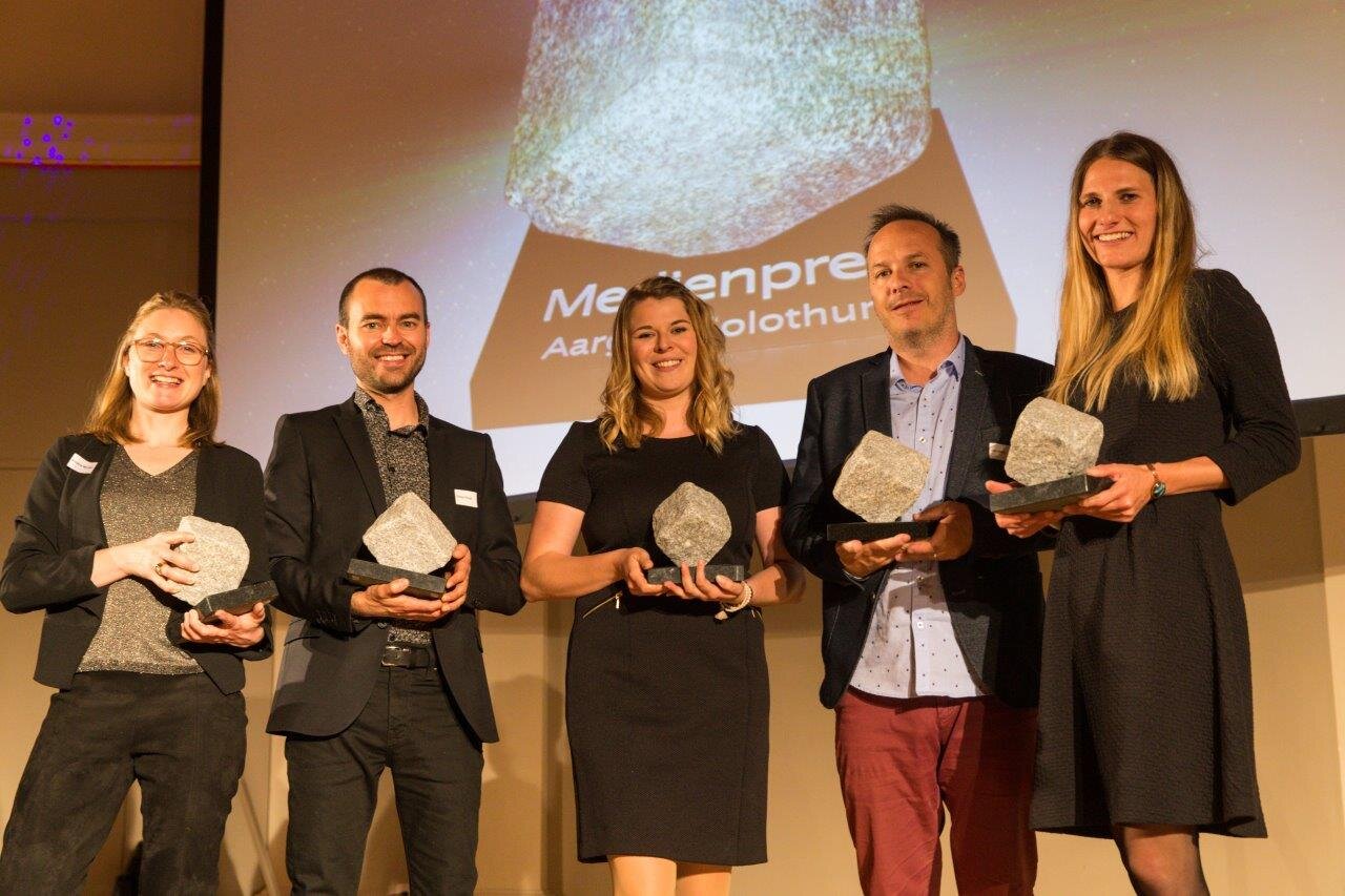 Die Preisträgerinnen und Preisträger (von links nach rechts): Simone Morger, Christof Ramser, Sandra Ardizzone, Alex Moser, Fiona Endres. Foto: Claudio Thoma/Aargauer Zeitung