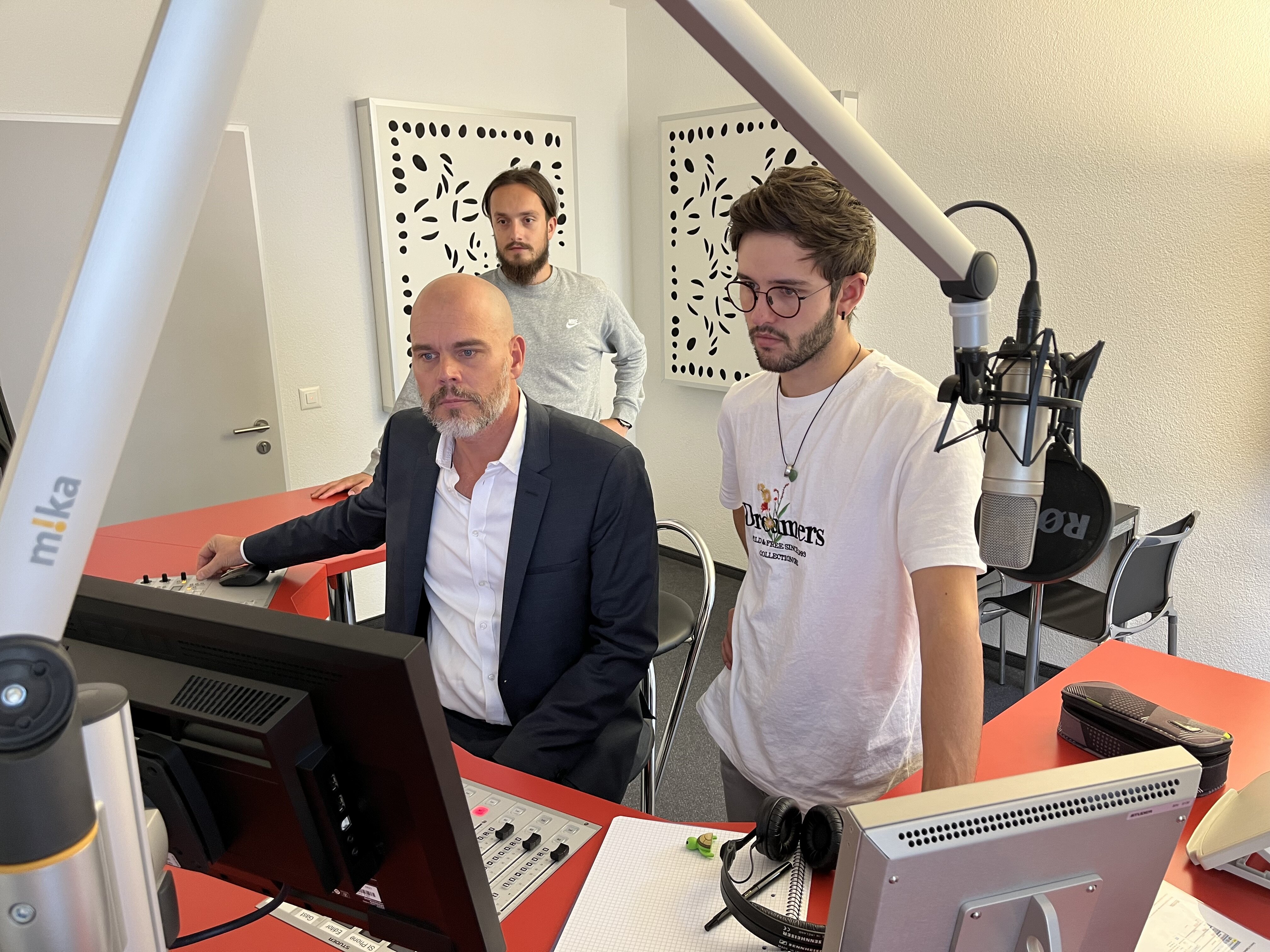 PHLU-Studierende produzieren eine Sendung im MAZ-Radiostudio (Foto: Frank Hänecke, MAZ)